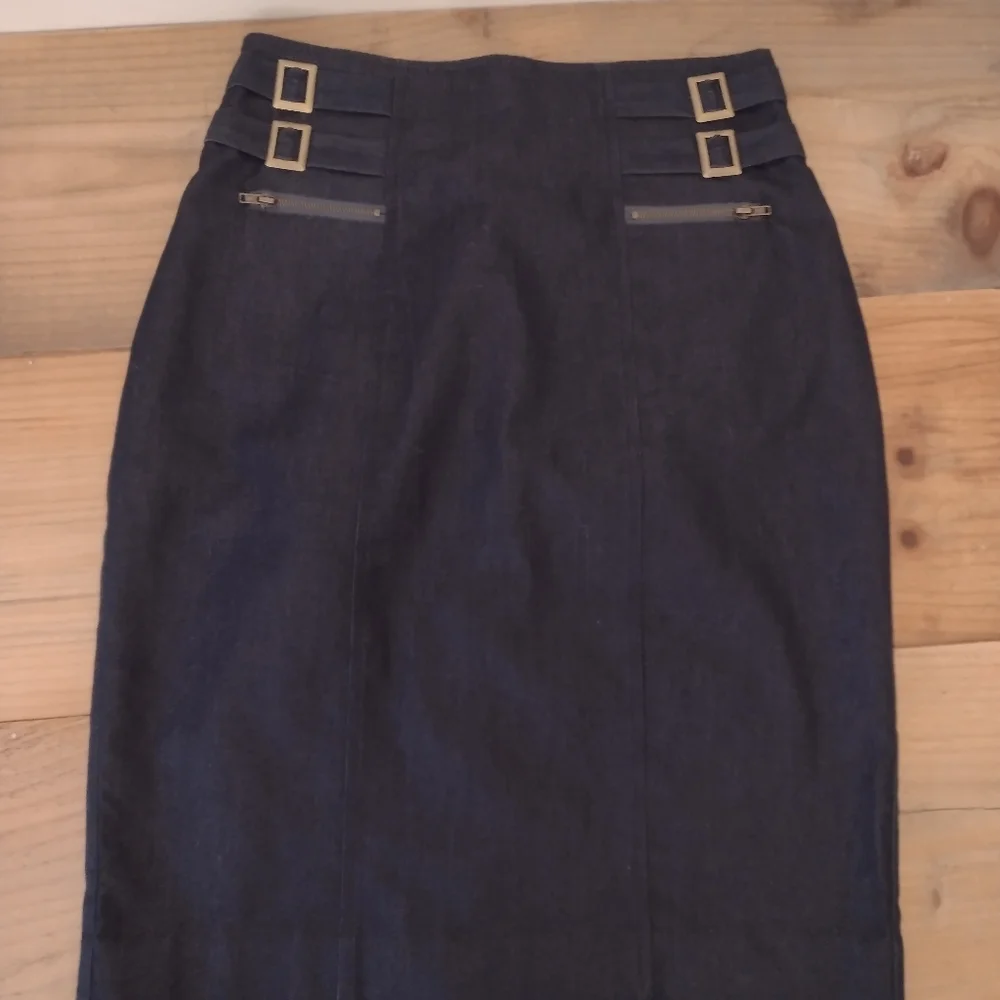 Worthington Dark Chambray Pencil Midi Skirt w/ Buckle Detail Size 6